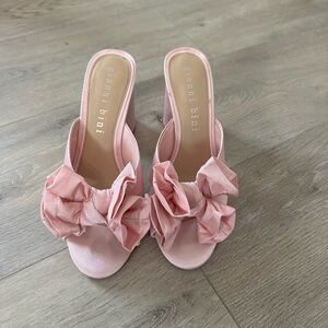 Gianni Bini Pink Bow Heels! Women’s size 9!